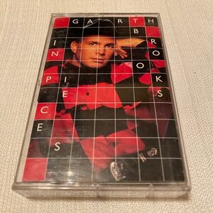 Vintage 1993 Garth Brooks ‘In Pieces’ Cassette